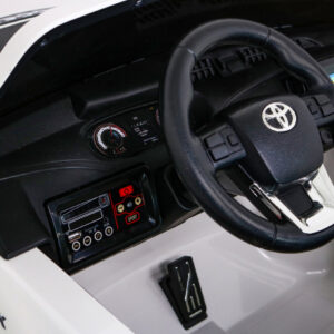 Pojazd Toyota Hilux Biała